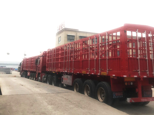 仓栅式运输半挂车